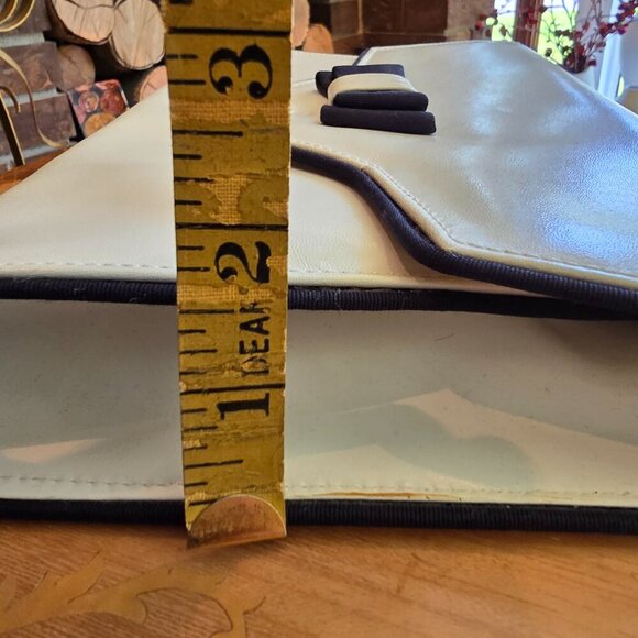 Holt Renfrew - Vintage White & Black Leather Crossbody Purse with Bow Detail​ - Picture 15 of 15